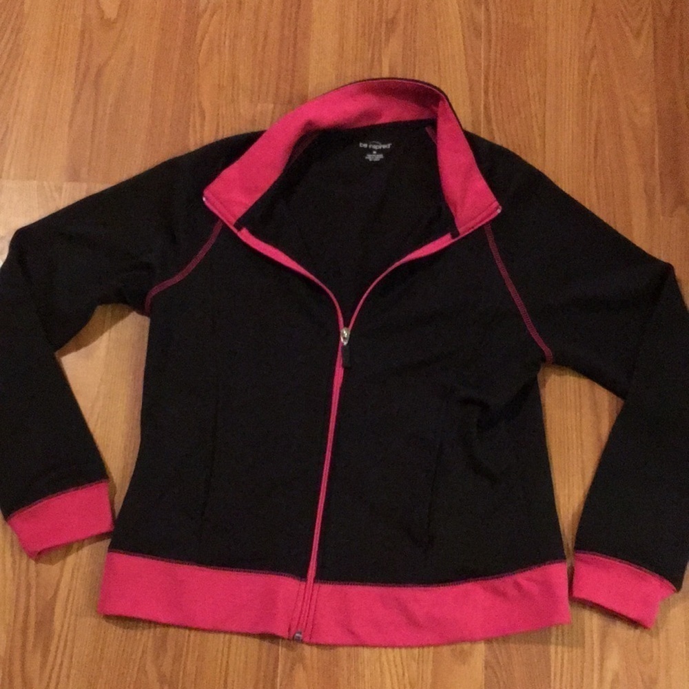Be inspired Athletic lightweight Jacket size Medium (Y)